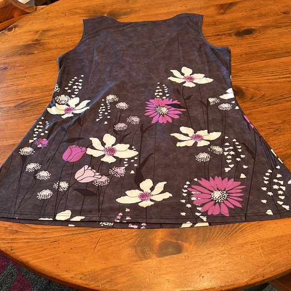 Lily Sleeveless Tunic Top Dark Gray w/ Purple & White Flowers Size XL - Picture 2 of 9